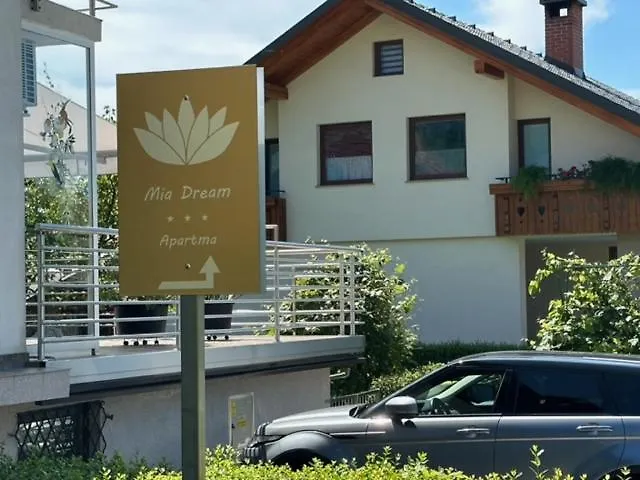 Mia Dream *